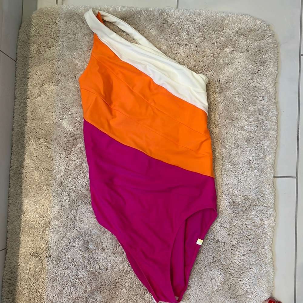 Never worn before summer salt swimsuit! The famous sidestroke. So flattering on!